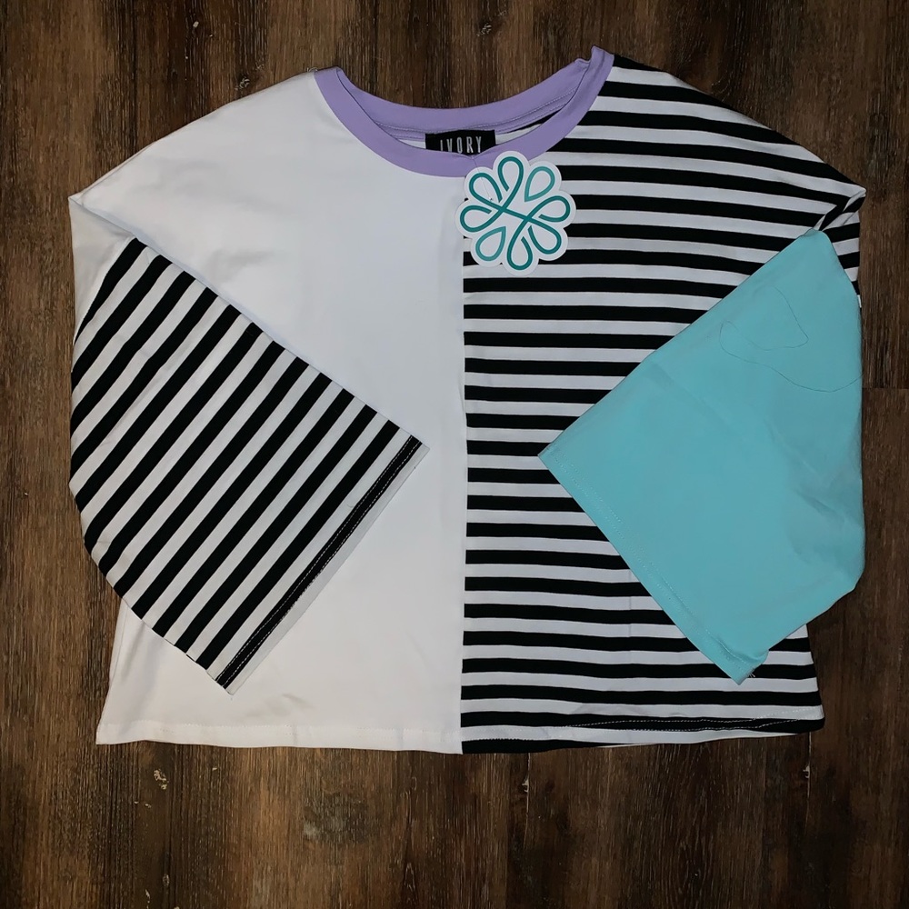 Hope’s multicolor tee shirt! 💕 90’s style